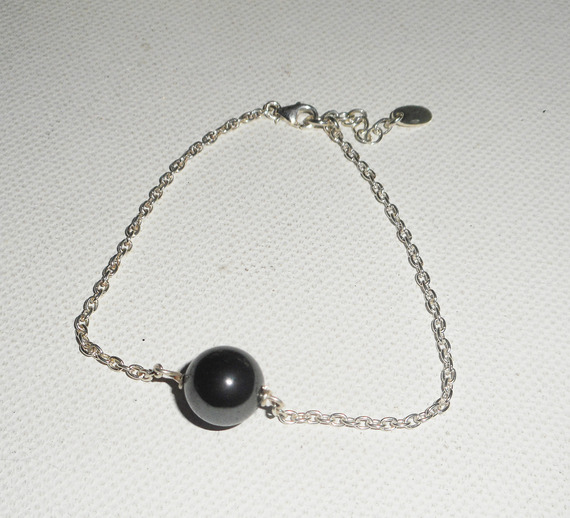 Bracciale in argento 925 con perla di ematite su catena d'argento