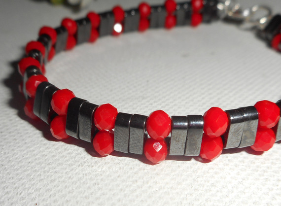 Bracciale in pietra ematite con perline di cristallo rosso e argento 925