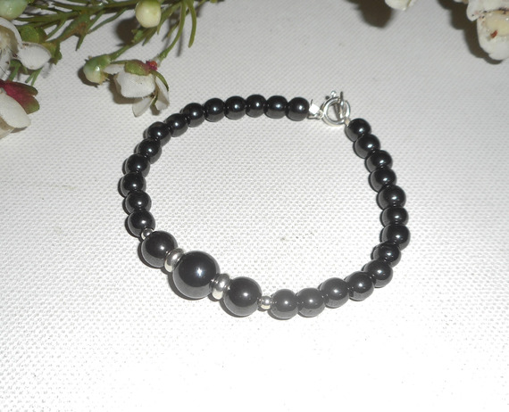 Bracciale con pietre di ematite e argento 925