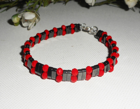 Bracciale in pietra ematite con perline di cristallo rosso e argento 925