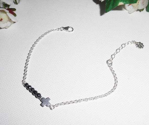 Bracciale originale con croce e pietre di ematite su catena d'argento 925