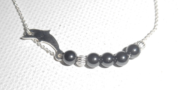 Bracciale originale con delfino e perline di ematite su catena d'argento 925