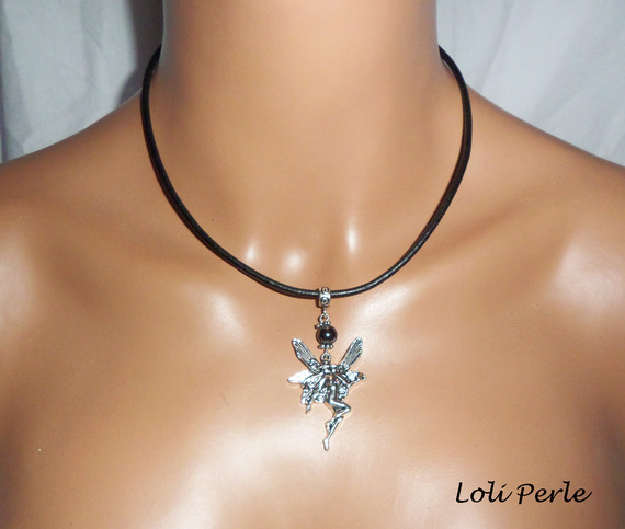 Collana Fairy con pietra di ematite su pelle nera