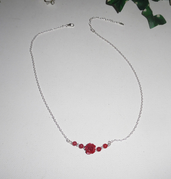 Collana rosa con gorgone rosso su catena d'argento 925