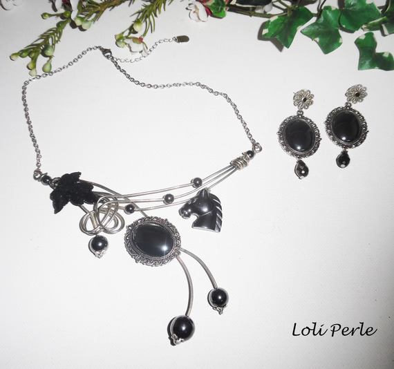 Set di collane Collana originale in metallo saldato con cavallo e pietre di ematite