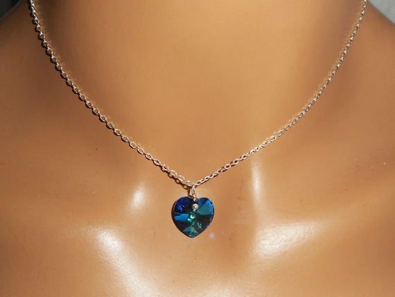 Ciondolo a forma di cuore in cristallo Swarovski blu su catena in argento 925