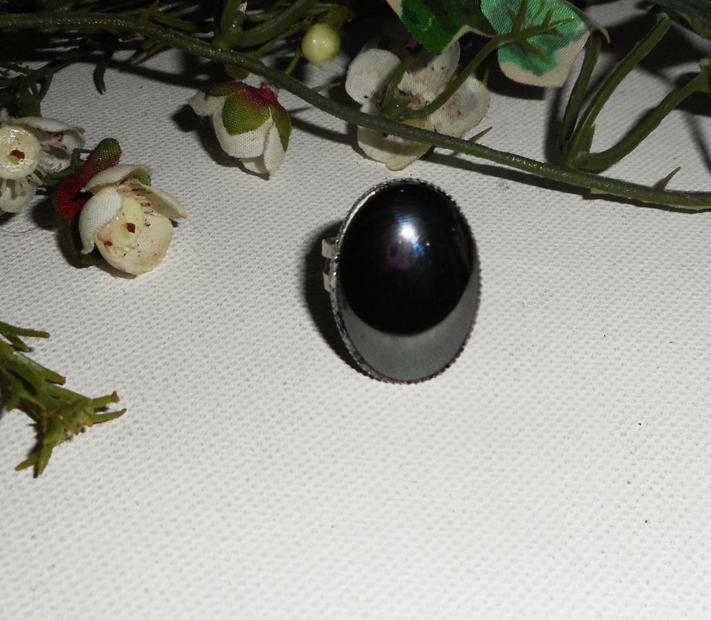 Anello con cabochon di ematite