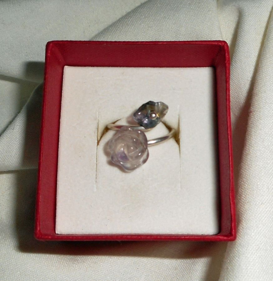 Anello con fiore e pietra in ametista viola e argento 925