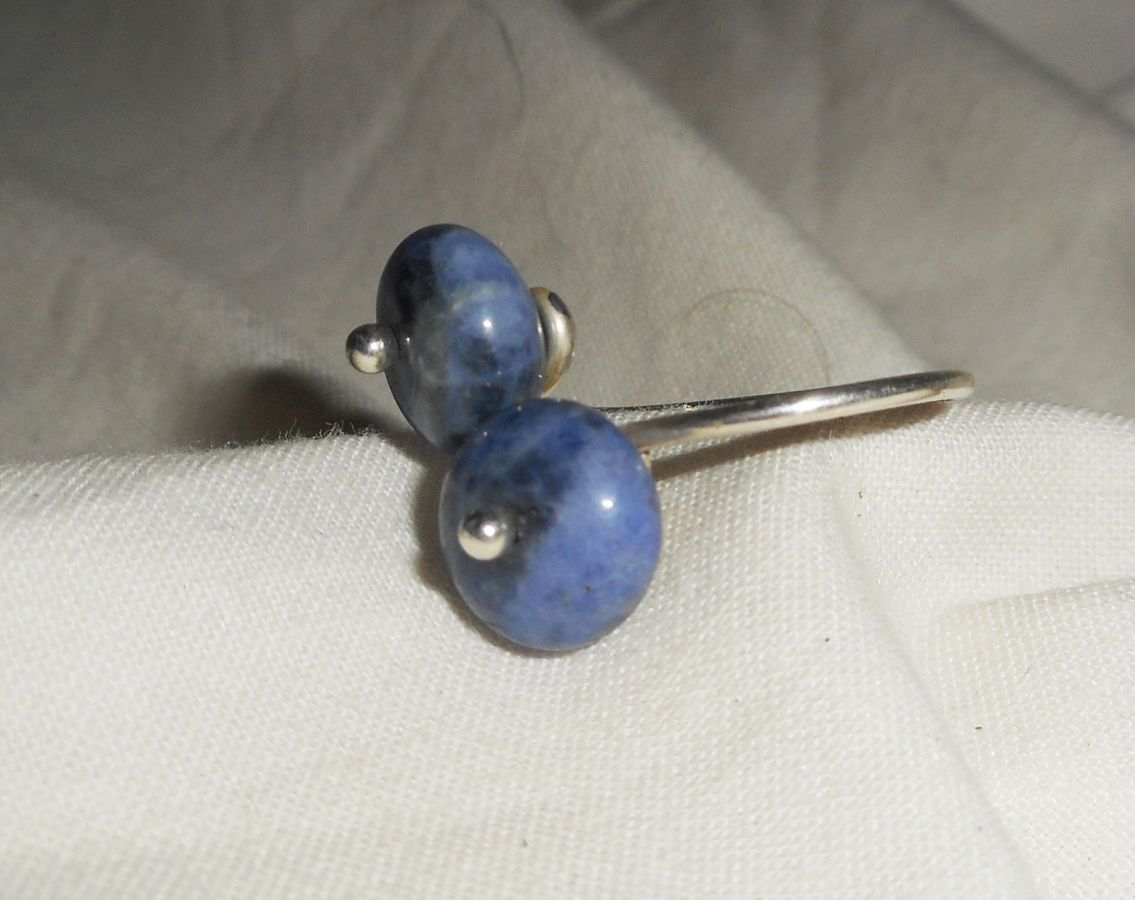 Originale anello in argento 925 con fiori e pietre di sodalite blu