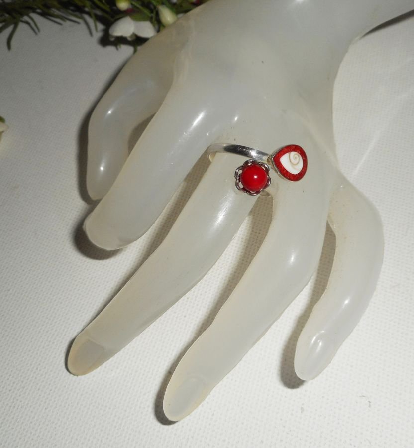 Anello originale in argento 925 con gorgone rosso e occhio di Santa Lucia