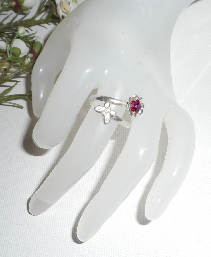 Anello originale in argento 925 con fiore e farfalla in cristallo