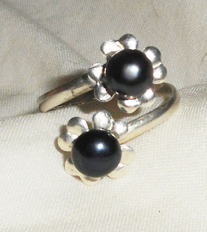 Anello originale in argento 925 con fiore e perla coltivata nera