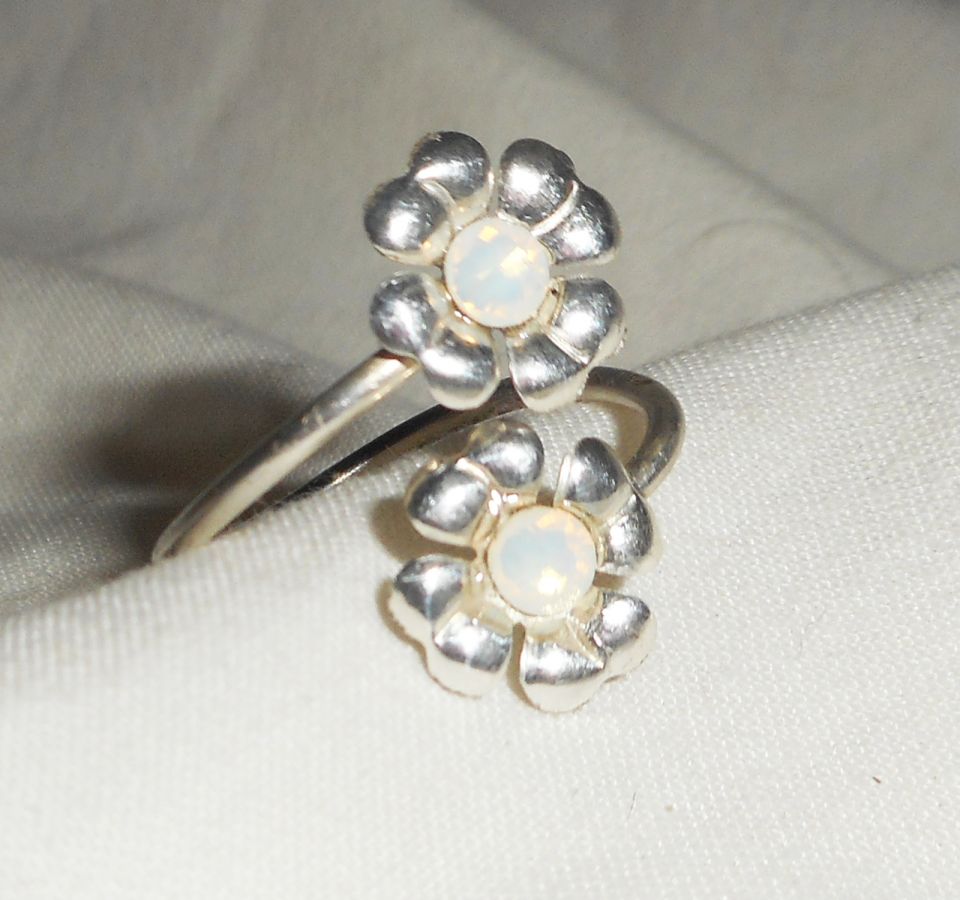 Originale anello in argento 925 con fiori e cristallo Swarovski bianco