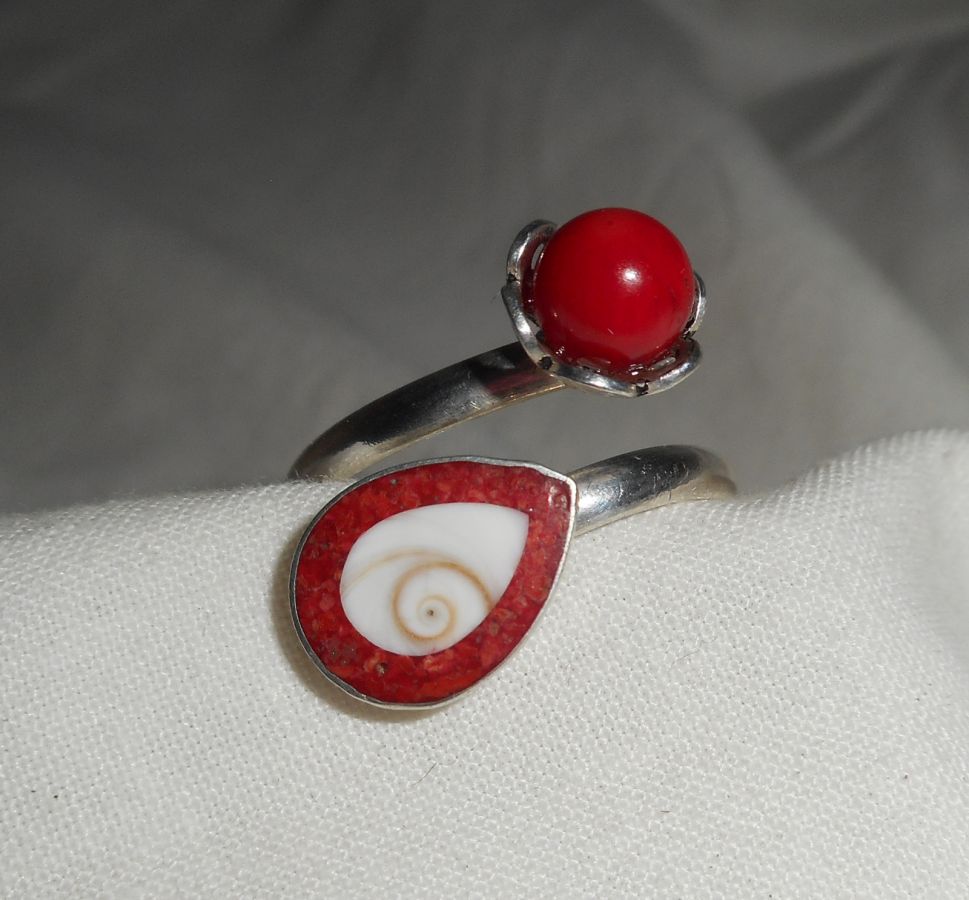 Anello originale in argento 925 con gorgone rosso e occhio di Santa Lucia