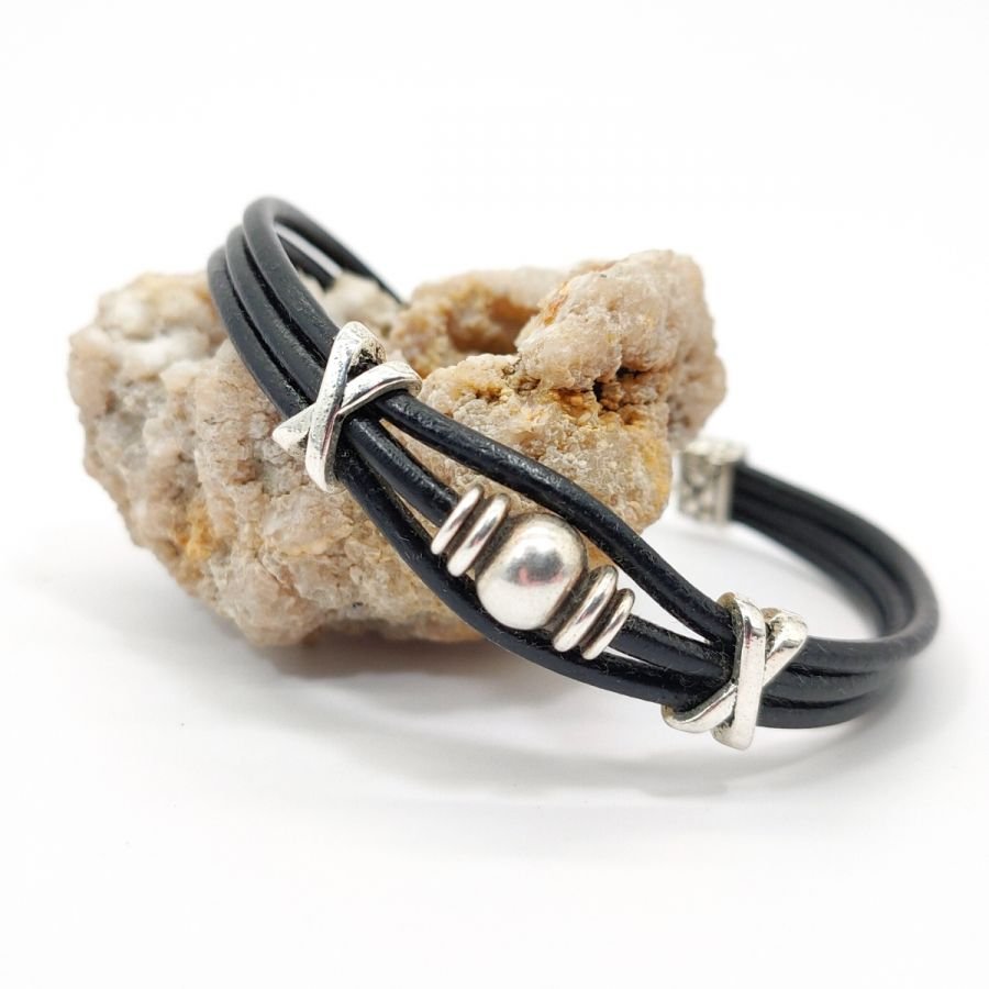 Bracciale da uomo in pelle con perline in metallo argentato