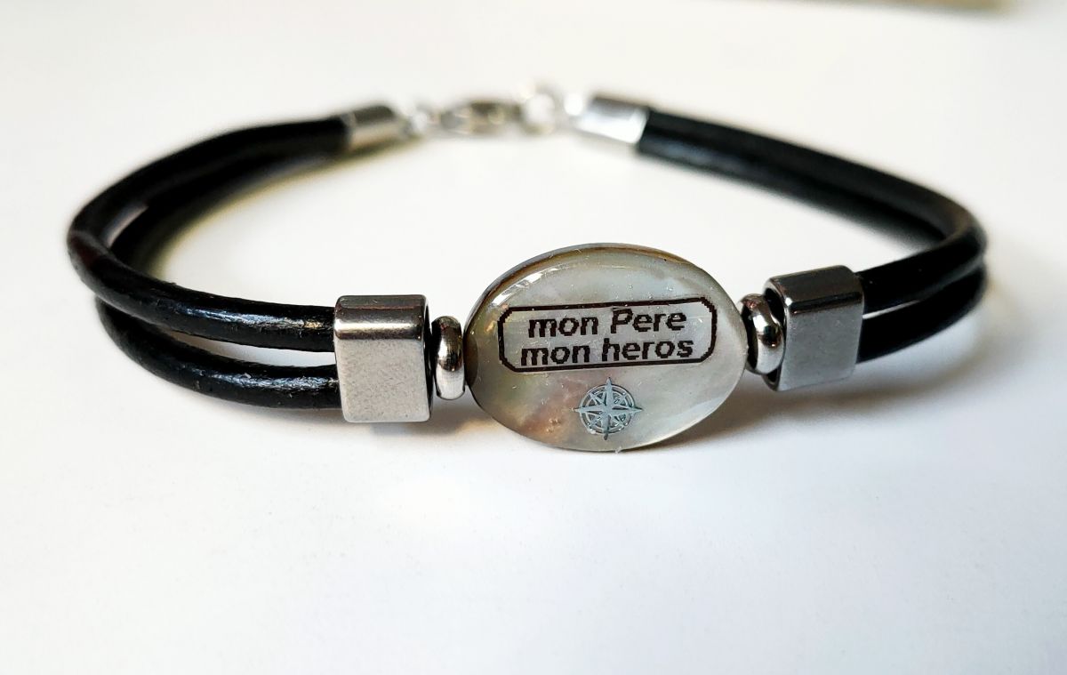 Bracciale in madreperla personalizzato su cuoio