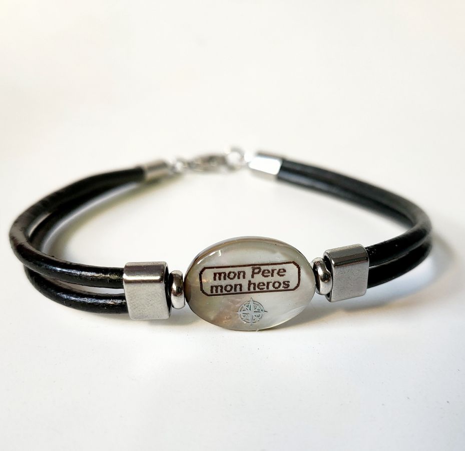 Bracciale in madreperla personalizzato su cuoio