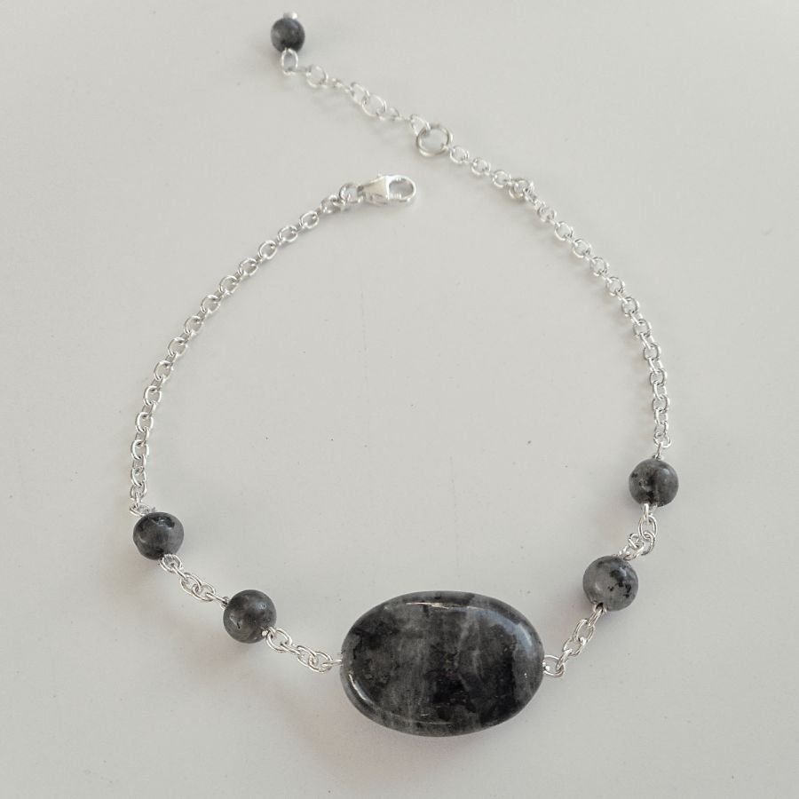 Bracciale in labradorite grigia su catena d'argento 925