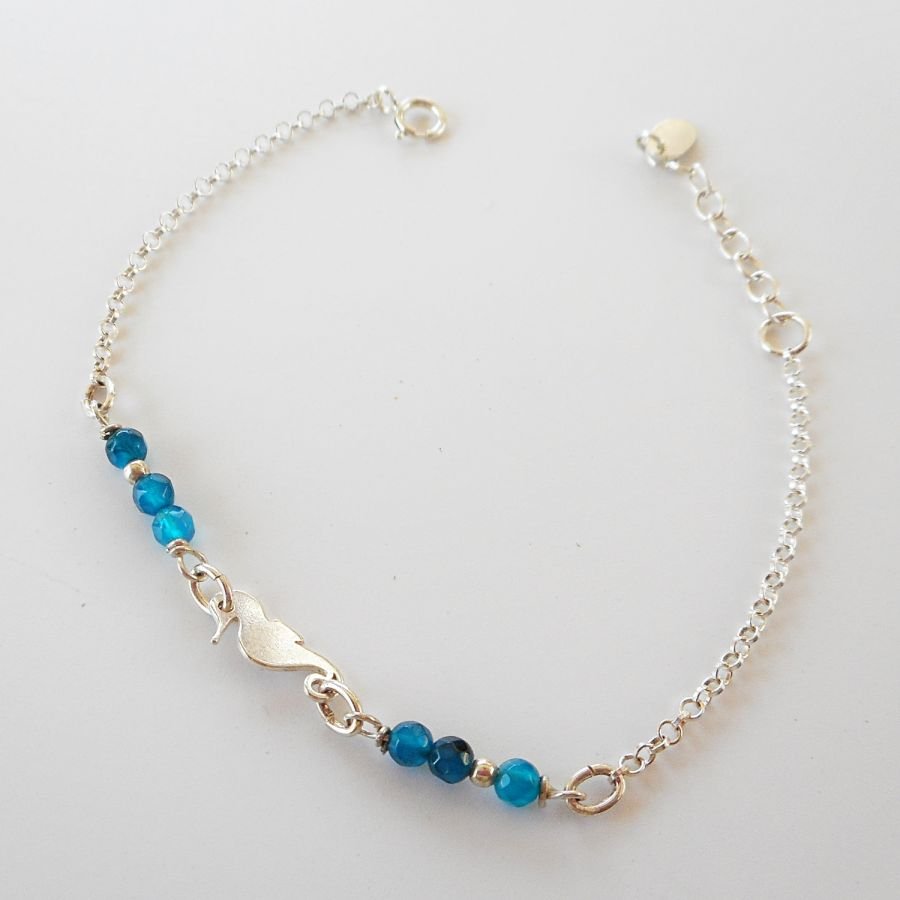 Bracciale con pietre di agata blu e cavalluccio marino su catena d'argento 925