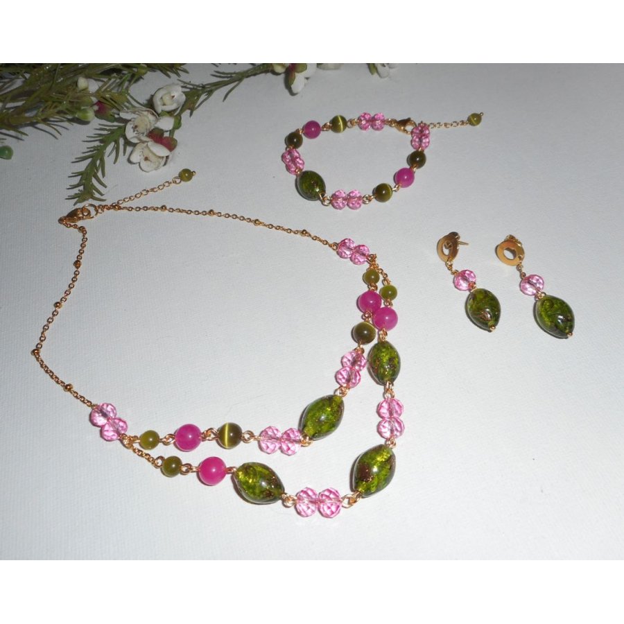 Bracciale in vetro di Murano e cristalli rosa e verdi su catena d'acciaio dorata