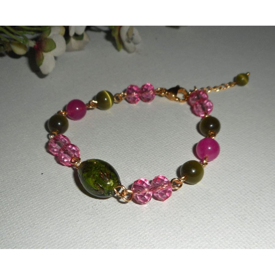 Bracciale in vetro di Murano e cristalli rosa e verdi su catena d'acciaio dorata