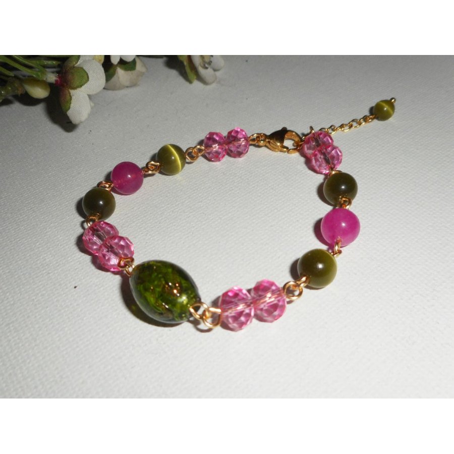 Bracciale in vetro di Murano e cristalli rosa e verdi su catena d'acciaio dorata