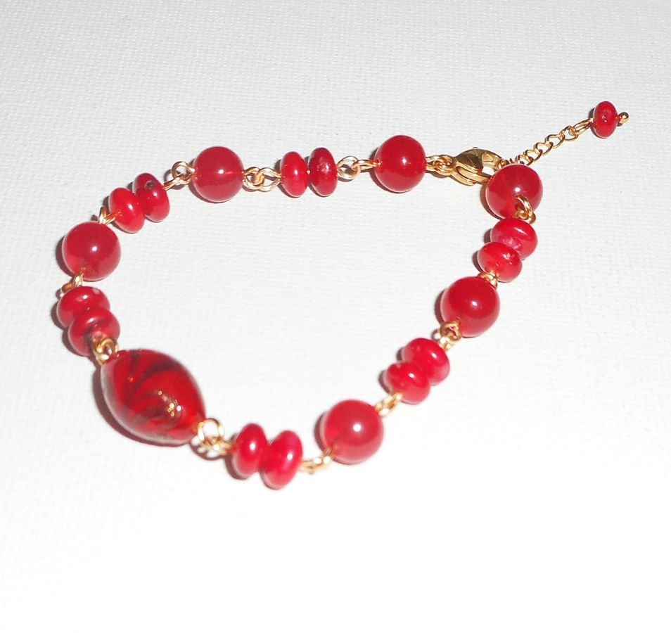 Bracciale in vetro di Murano e gorgone rosso con giada colorata