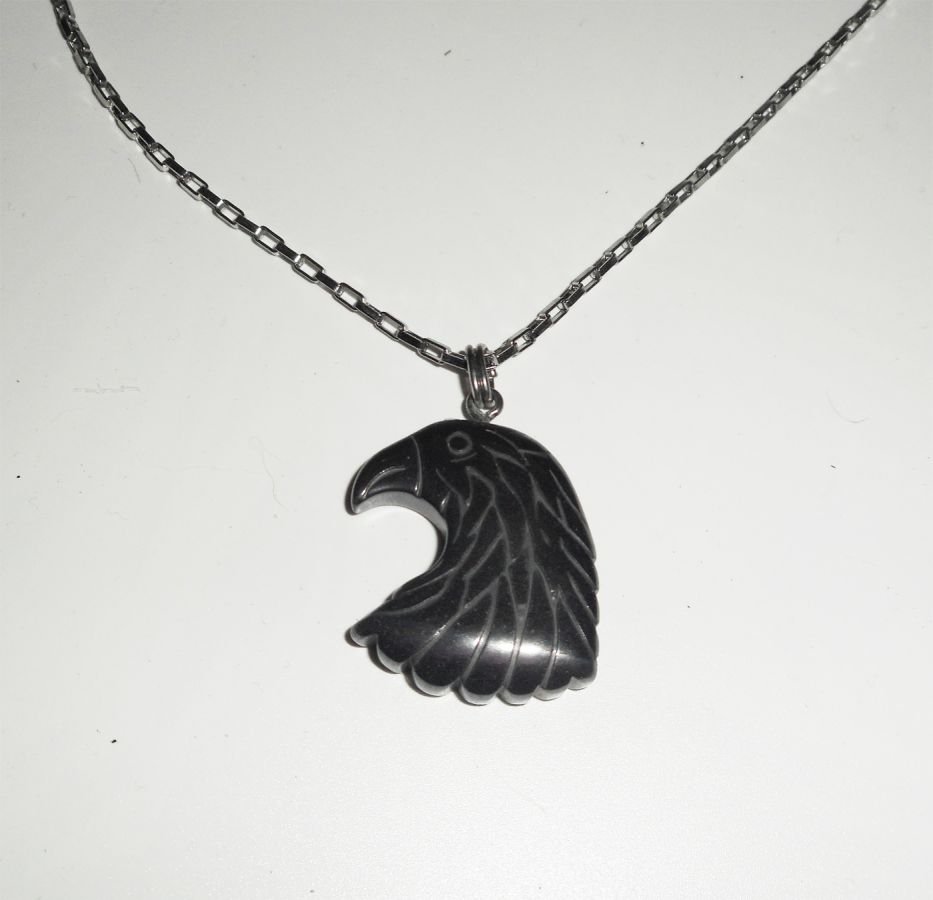 Collana con aquila in pietra ematite su catena in acciaio inossidabile