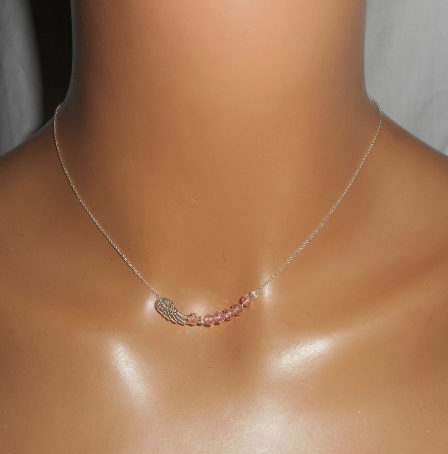 Collana girocollo in argento 925 con piccole perle di cristallo rosa e ad ala