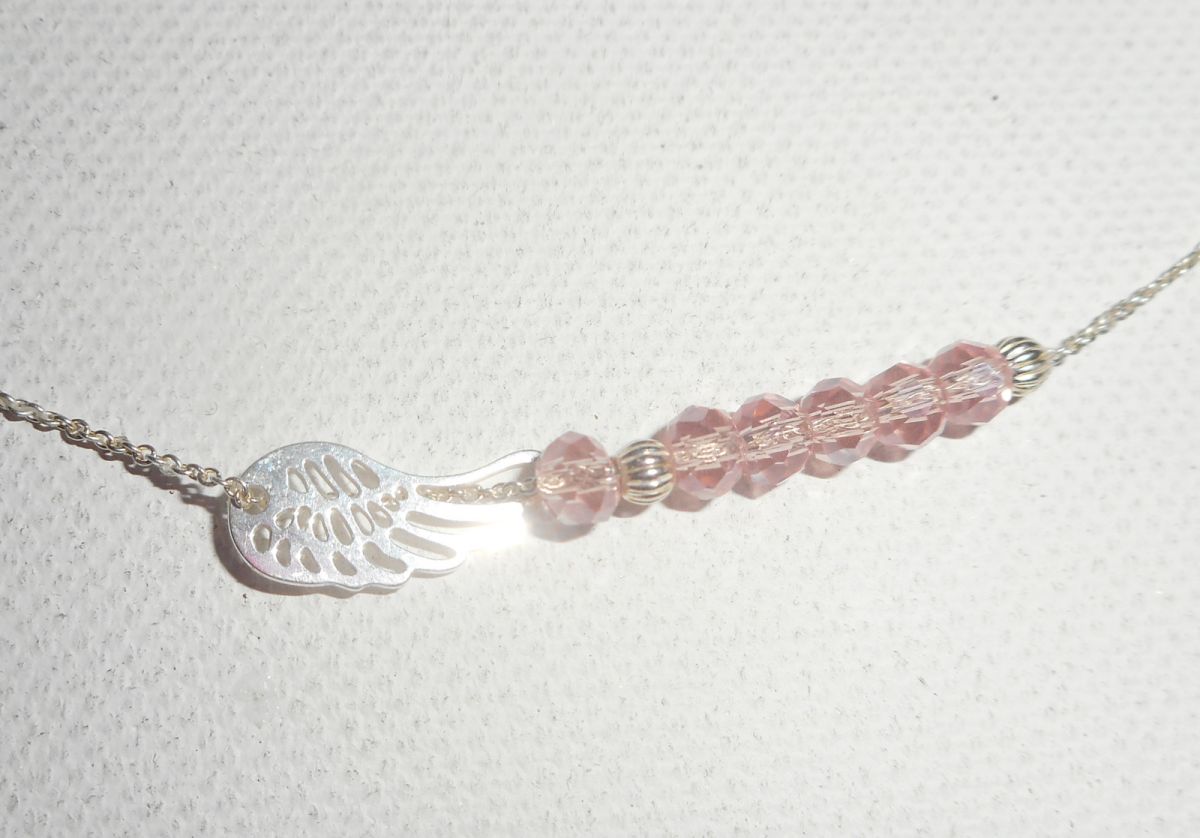 Collana girocollo in argento 925 con piccole perle di cristallo rosa e ad ala