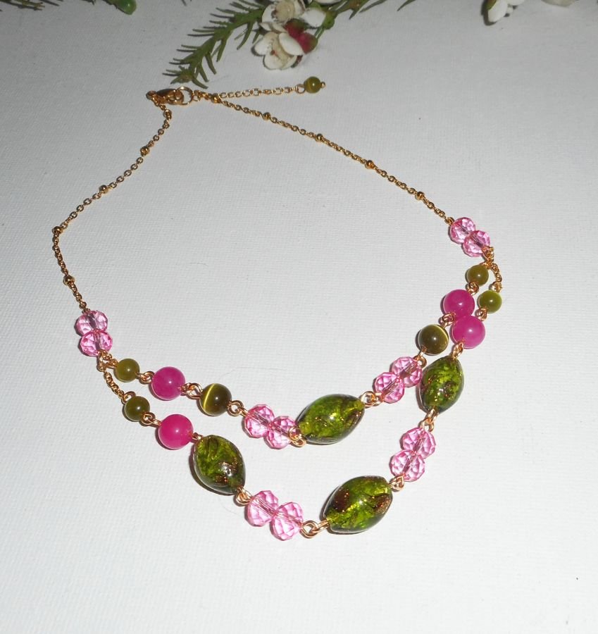 Collana in vetro di Murano e cristallo rosa e verde su catena d'acciaio