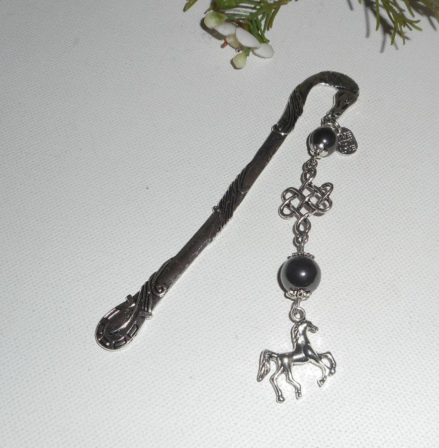 Segnalibro con cavallo d'argento e pietre di ematite