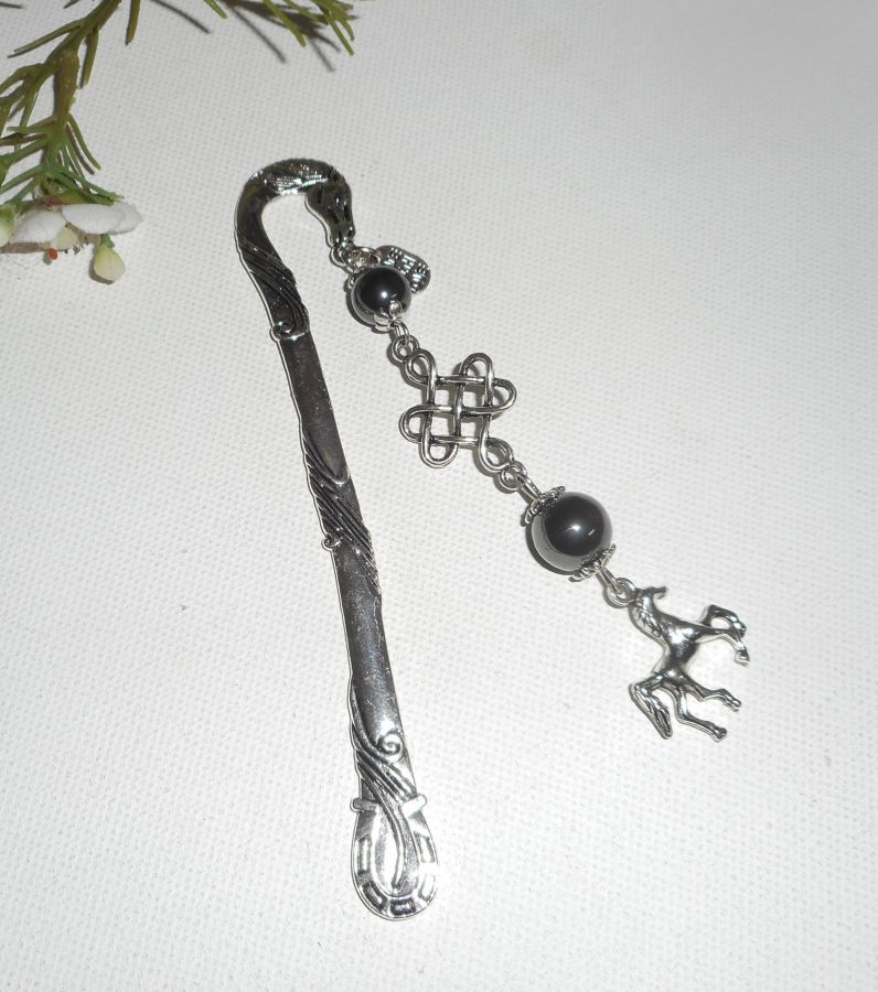 Segnalibro con cavallo d'argento e pietre di ematite