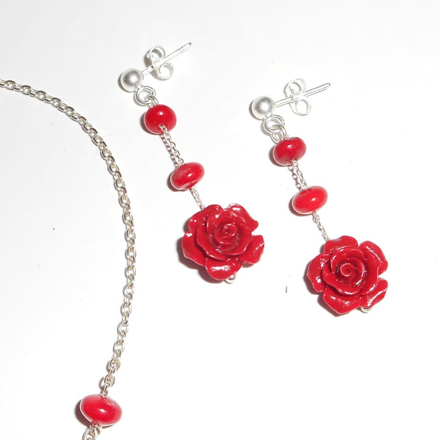 Collana con rosa rossa e gorgone su catena d'argento