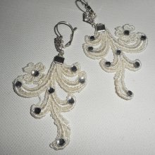 Orecchini con cristalli Swarovski e pizzo arabescato