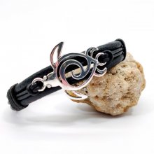 Bracciale con tartaruga marina su cordoncino di pelle nera